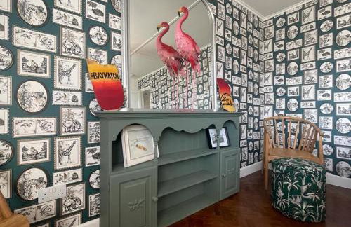 Baywatch Mawgan Porth Spacious Home sleeps 9, Games room, Parking & Garden - Foto 28