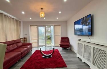 2BR Bungalow with Parking - Sunbeam Haven - Foto 41