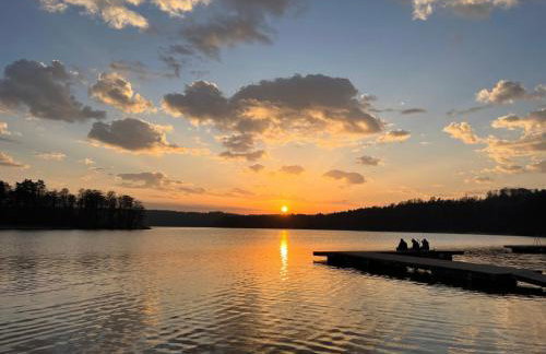 Leszczynowy domek nad jeziorem - Foto 9