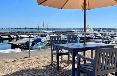 Lilliput Hideaway 5 mins from Sandbanks Beach - Photo 25