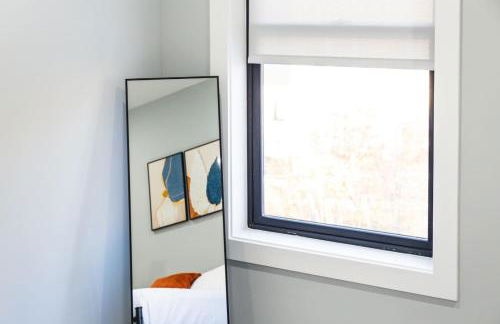 Stylish Two Bedroom Apartment with Free Indoor Parking - Foto 24