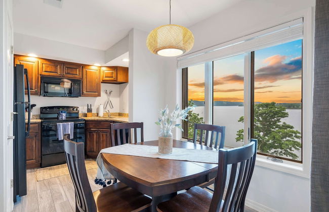 Lakefront Oasis Amazing Views! - Photo 23