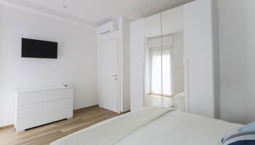 Well Done - 50mt Isola Pedonale Centro - 10 Min Mare - Photo 4, furniture, wardrobe