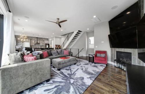 City Views - Walking Distance to Panthers Stadium - Photo 10