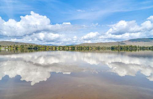 Lakefront New Hampshire Hideaway with Deck and Views - Foto 40