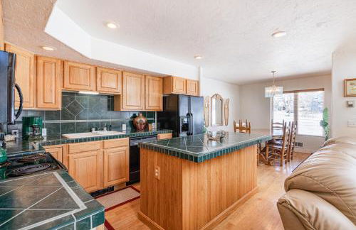 Year-Round Base with Balcony and Mtn Views in Driggs! - Foto 7