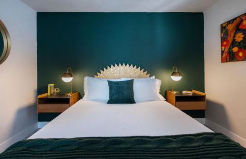 Mid-Century Modern Home - Hot Tub and Game Room - Foto 52