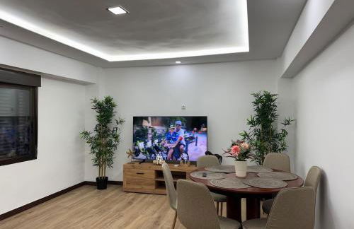 Entire apartment in the heart of downtown N&N - Photo 5