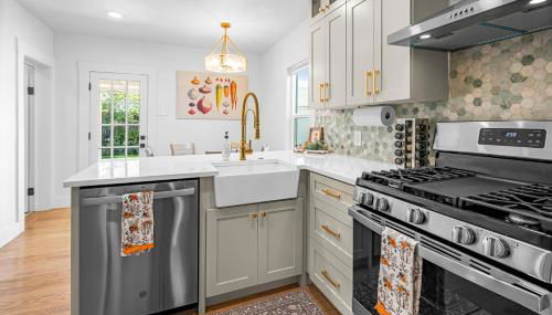 Newly Renovated, Cozy Home - Quiet, Mountain Views - Foto 3, stove