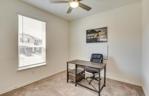 Private Yard and Pool Access Home in Krugerville - Foto 5