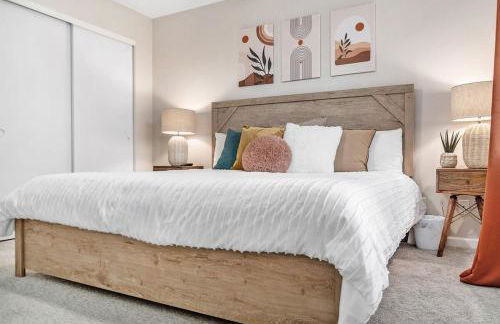 Elegant Escape-Fenced Yard BBQ & Cozy Fire Pit - Foto 17