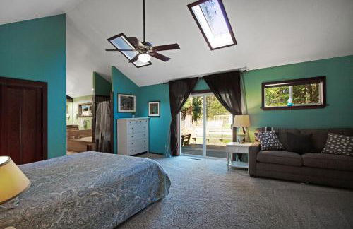 Tree-lined Home with Hot Tub Firepit & Large Yard - Photo 15