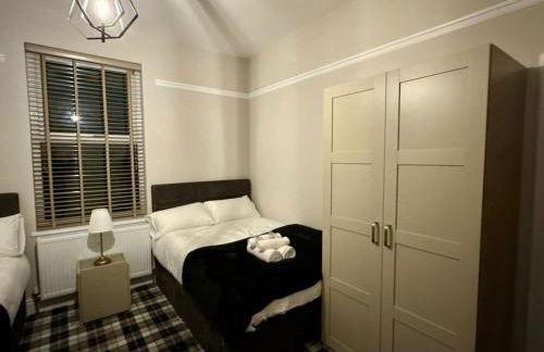 Large Luxury 4 bedroom home with parking - Foto 50