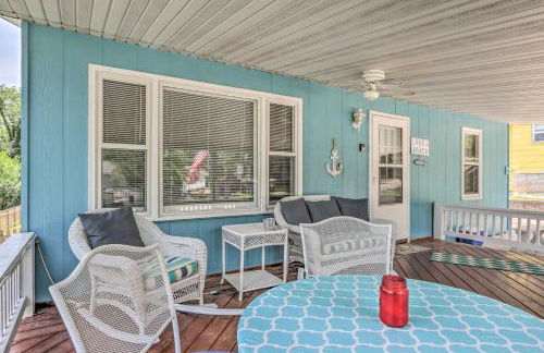 Steps to Lake Cheerful Camdenton Cottage! - Photo 1