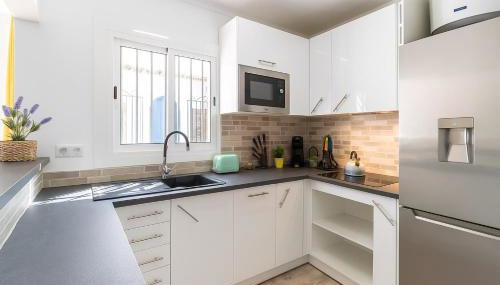 Cambrils Beach - 8 min to Beach - AC - WiFi - Terrace - 8 Guests - Foto 5