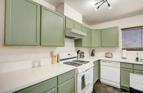 Pool & Hot Tub! Centrally Located, Less Than 3 Miles to The Strip! - Foto 11