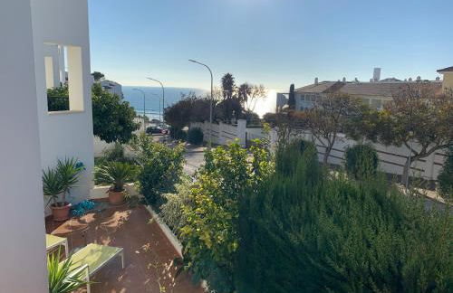 Apartamento con terraza en primera línea de playa - Foto 1