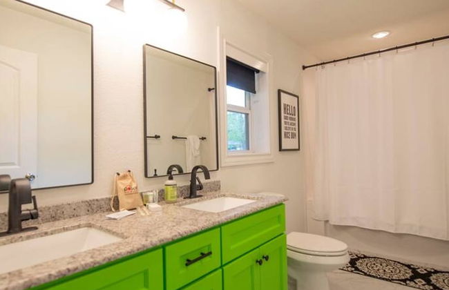 The Mod Poppy Large Home 10 Minutes From it all - Foto 17