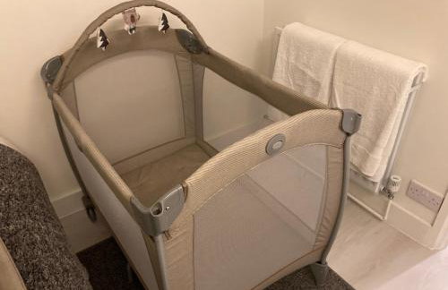 Bryntirion Farmhouse Apartment with Hot Tub - Foto 13