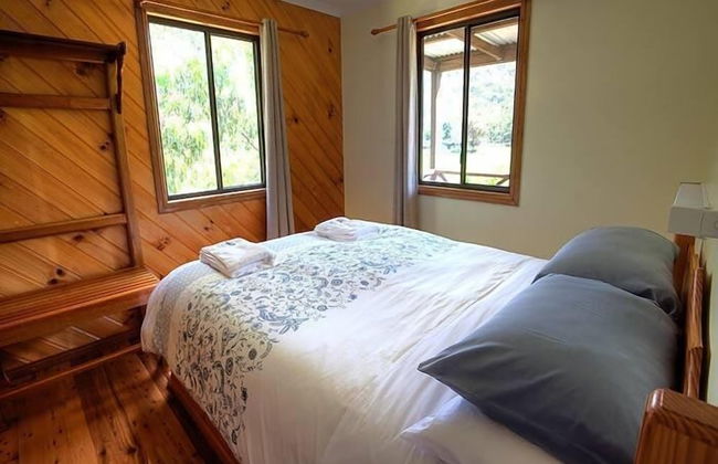 Wisteria Cottage and Cabins - Photo 7