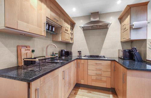 Cosy 2 bed house with driveway parking and garden - Foto 18