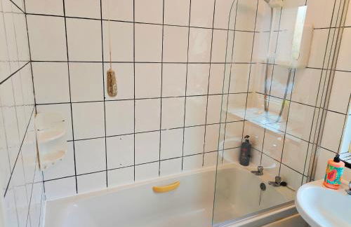 La Casita, Quarry - 2 bedroom Entire Apartment with Free Parking - Foto 23