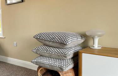 Stunning Large Detached Gloucester, 4 beds, 3 bedroom, 2 bathroom property, Nr Chelt, The Docks and Quays sleeps 6 - Photo 33