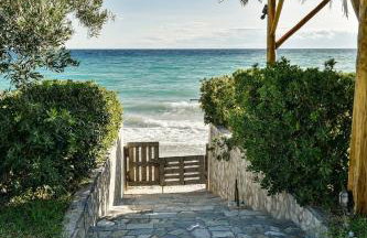 Azure Coast Seafront Retreat - Foto 12