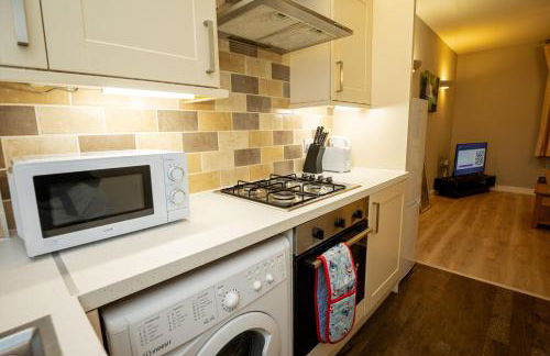 Modern Spacious 2 Bed Apartment Wolverhampton with Free Secure Parking - Photo 13