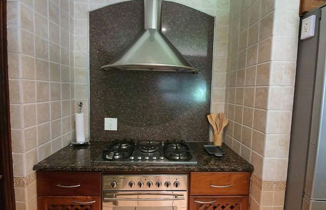 Or Tambo Airport Holiday Home - Photo 17