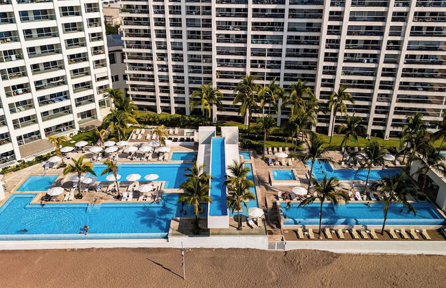 Oceanfront 1BR with Balcony & Pool - Foto 26