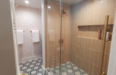 S&N Lux Suite-Free Parking-King Bed-Kitchen-WiFi - Foto 21