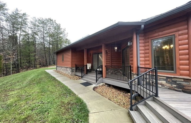 Nature lovers dream! Steps from fishing plus 140 acres of hiking! 4 Bedroom Home by RedAwning - Foto 30