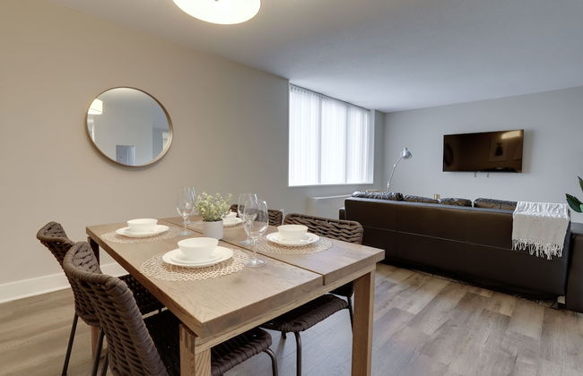 Crystal City Apt for Business Travelers - Photo 12