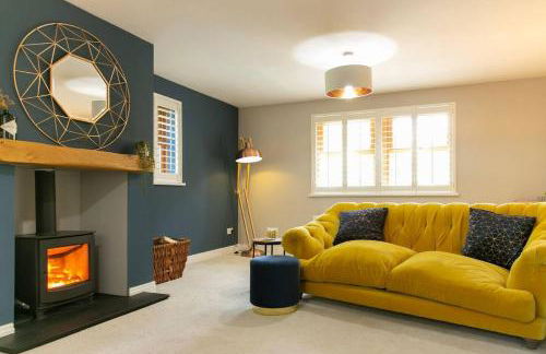 4 Bed House Sleeps 9 - Parking Garden Bbq Wifi - Foto 9