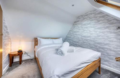 Cosy Lodge Getaway with Private Beach & Fireplace - Foto 14