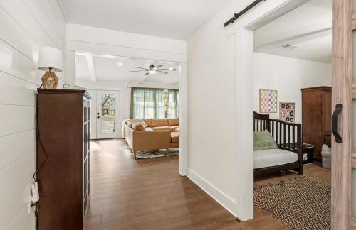 Boho Retreat with 2 Masters and Plenty of Space - Foto 3