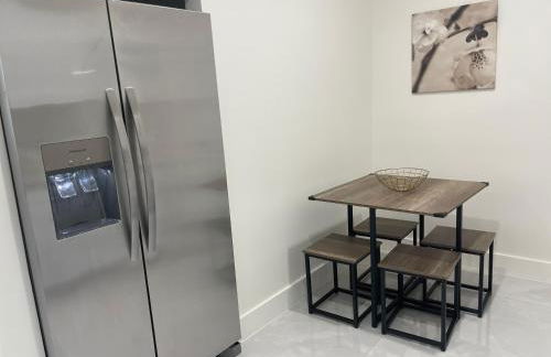 Transit-Friendly Flamingo Park Hideaway - Foto 52