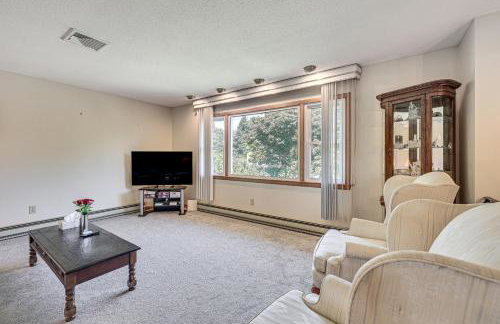 Watertown Home with Yard 1 Mi to Echo Lake Park! - Foto 4