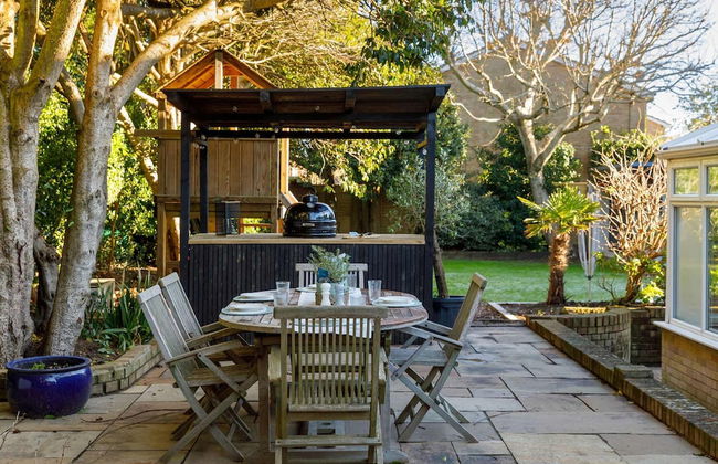 Stylish 4 Bed Home Close to Beach - Foto 42