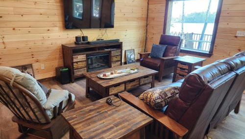 Family Friendly Lakefront Cottage, Ambajejus Lake - Foto 2