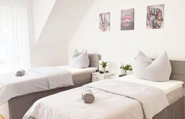 Luxuriöse Ferienvilla mit Garten, Gaming Zone & Netflix - Foto 23