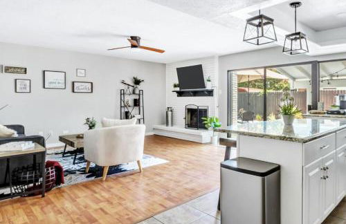 Jacuzzi & Pool House w/Game Room + Fire table - Foto 42