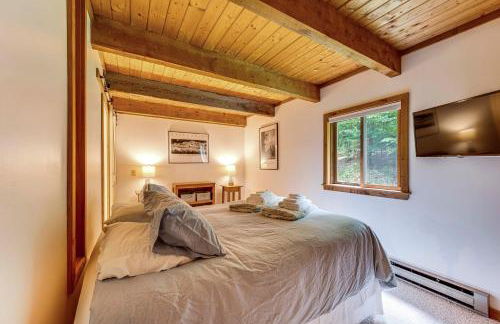 Bartlett Vacation Rental with Wraparound Deck! - Photo 12