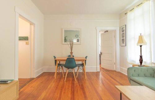 Midcentury Modern - central location to all - Foto 14