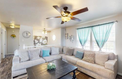 History, Hikes and Cozy Nights Parowan Gem with Deck! - Foto 3