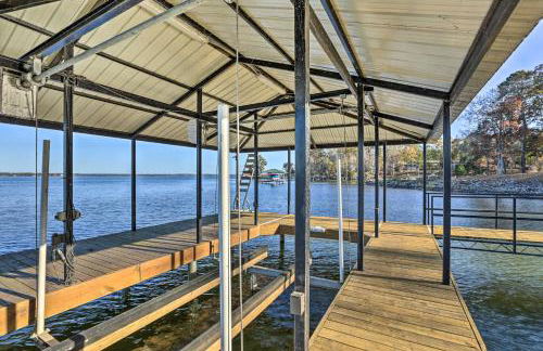Beautiful Waterfront Getaway with Dock! - Foto 33