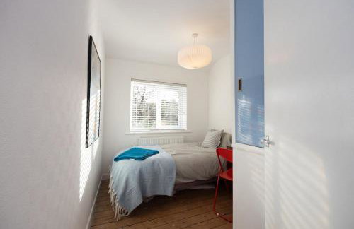 Cosy mid century Stockport with views, dog walks, woodburner - Foto 33