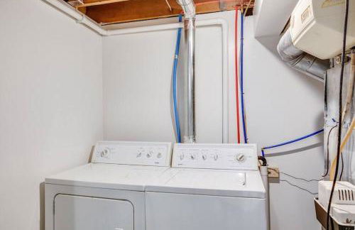 Beautifully Renovated Home Corner of ND and Angela - Foto 24