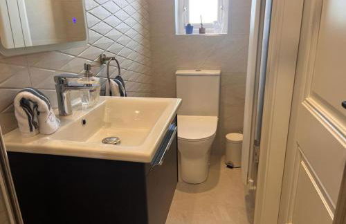 Sunset Cottage - Sleeps 6 - Parking - Garden - Foto 24